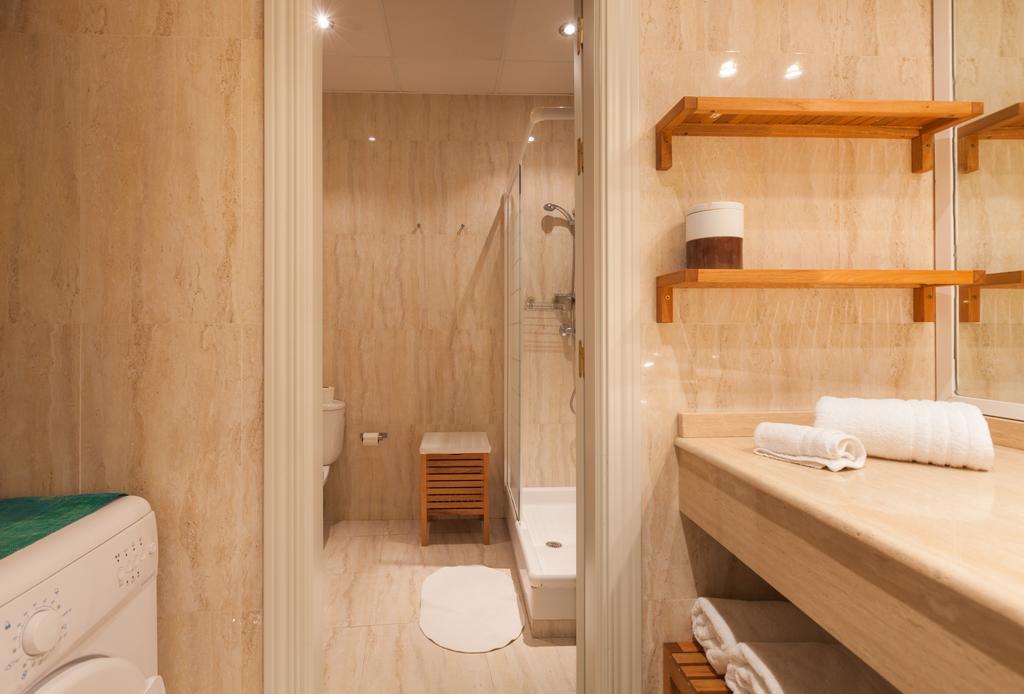Apartamentos Altamira Sevilla Rum bild