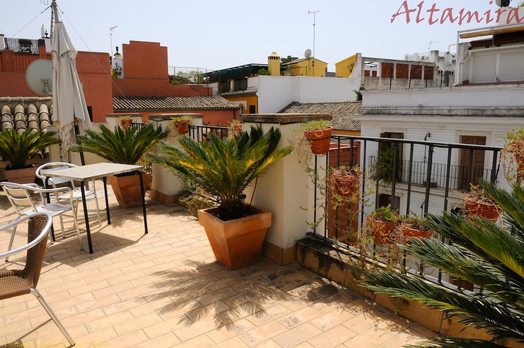 Apartamentos Altamira Sevilla Rum bild