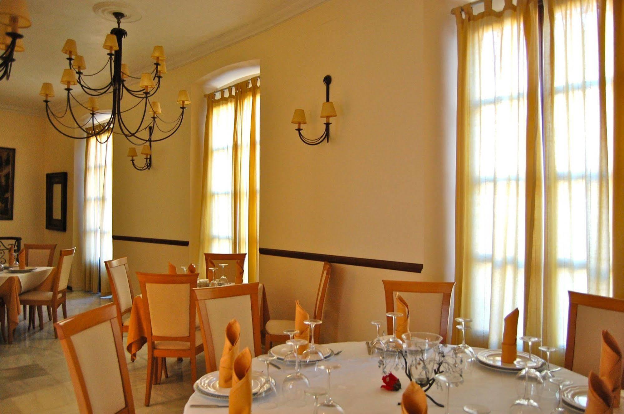 Apartamentos Altamira Sevilla Exteriör bild